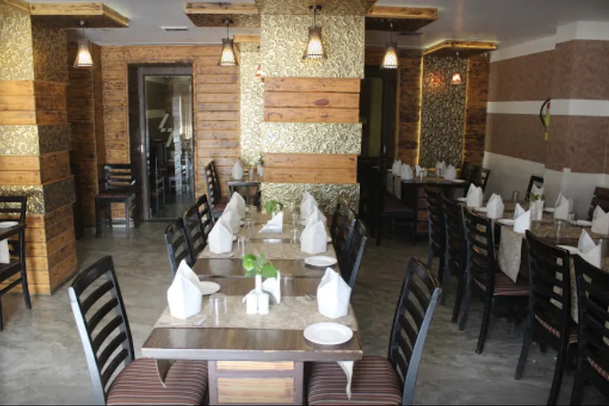 Chrystal Bowl Restaurant, Lanka, Varanasi Photo1