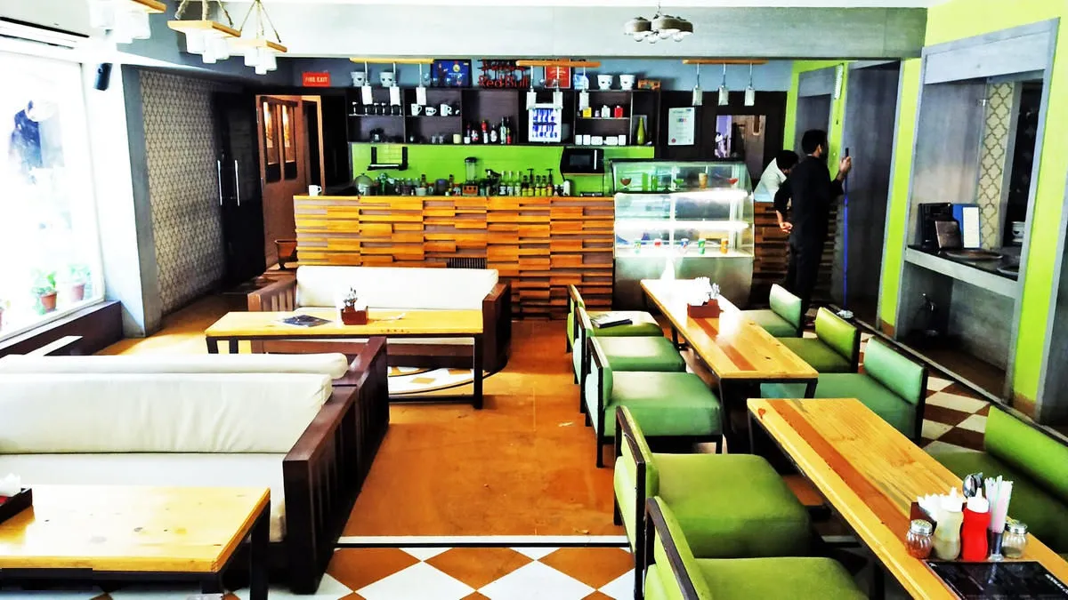 Mint Lounge Hotel Arif Castle, Hazratganj, Lucknow Photo1