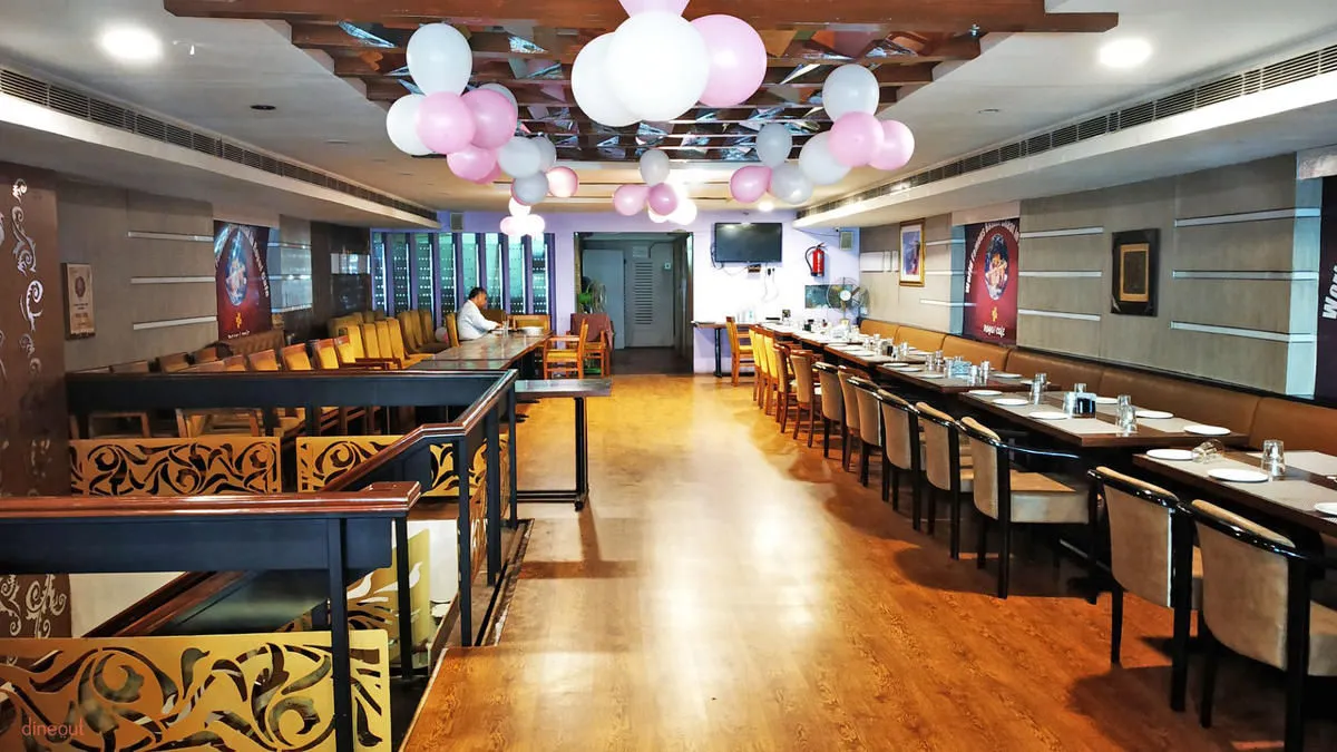 Royal Cafe, Hazratganj, Lucknow Photo1