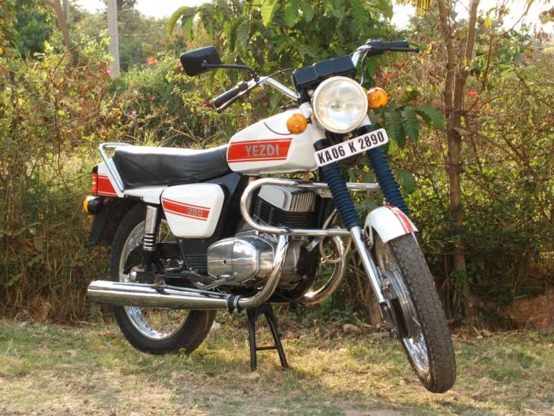 Yezdi 350 Twin Image