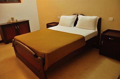 Hotel Holiday Break - Valparai Image
