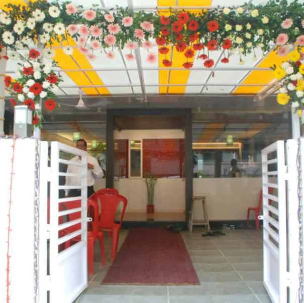 Suraj Veg Treat - Naupada - Thane Image