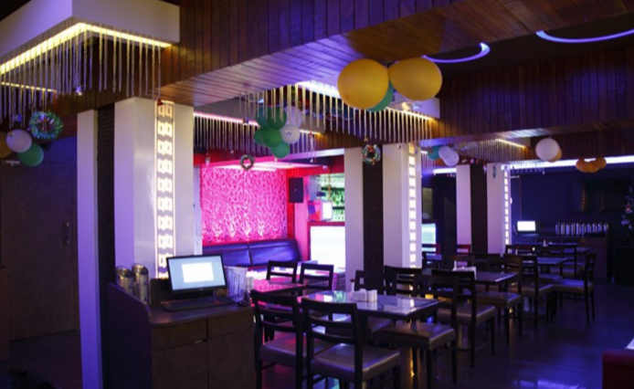 Vakaoo Sports Lounge - Borivali West - Mumbai Image