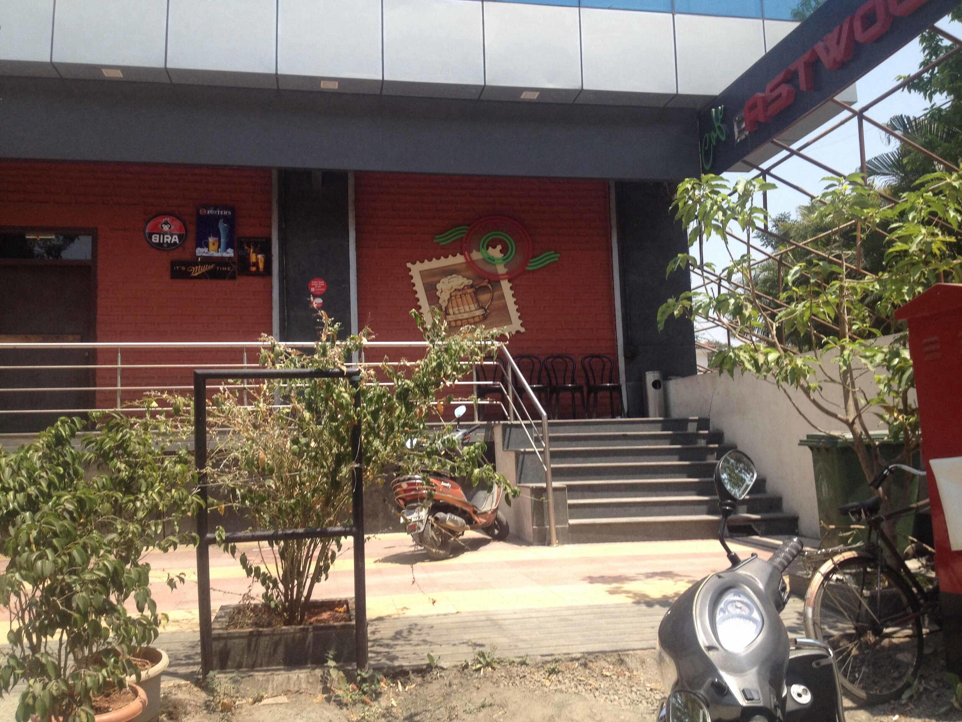 Cafe Eastwood - Kothrud - Pune Image