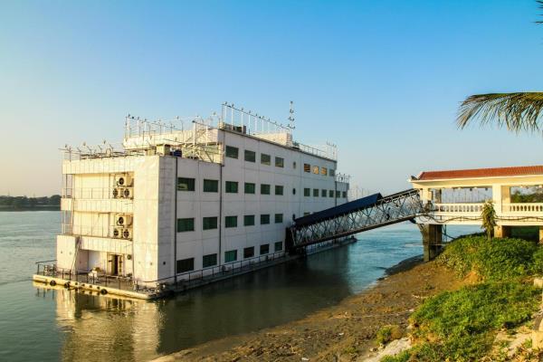 The Floatel Hotel - Kolkata Image