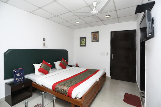 OYO Rooms Cyber Hub Grand - Gurgaon Image