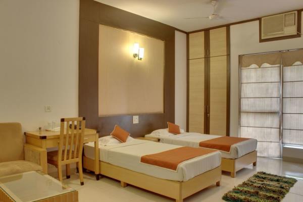 OYO Rooms Golf Course Road - Gurgaon Image