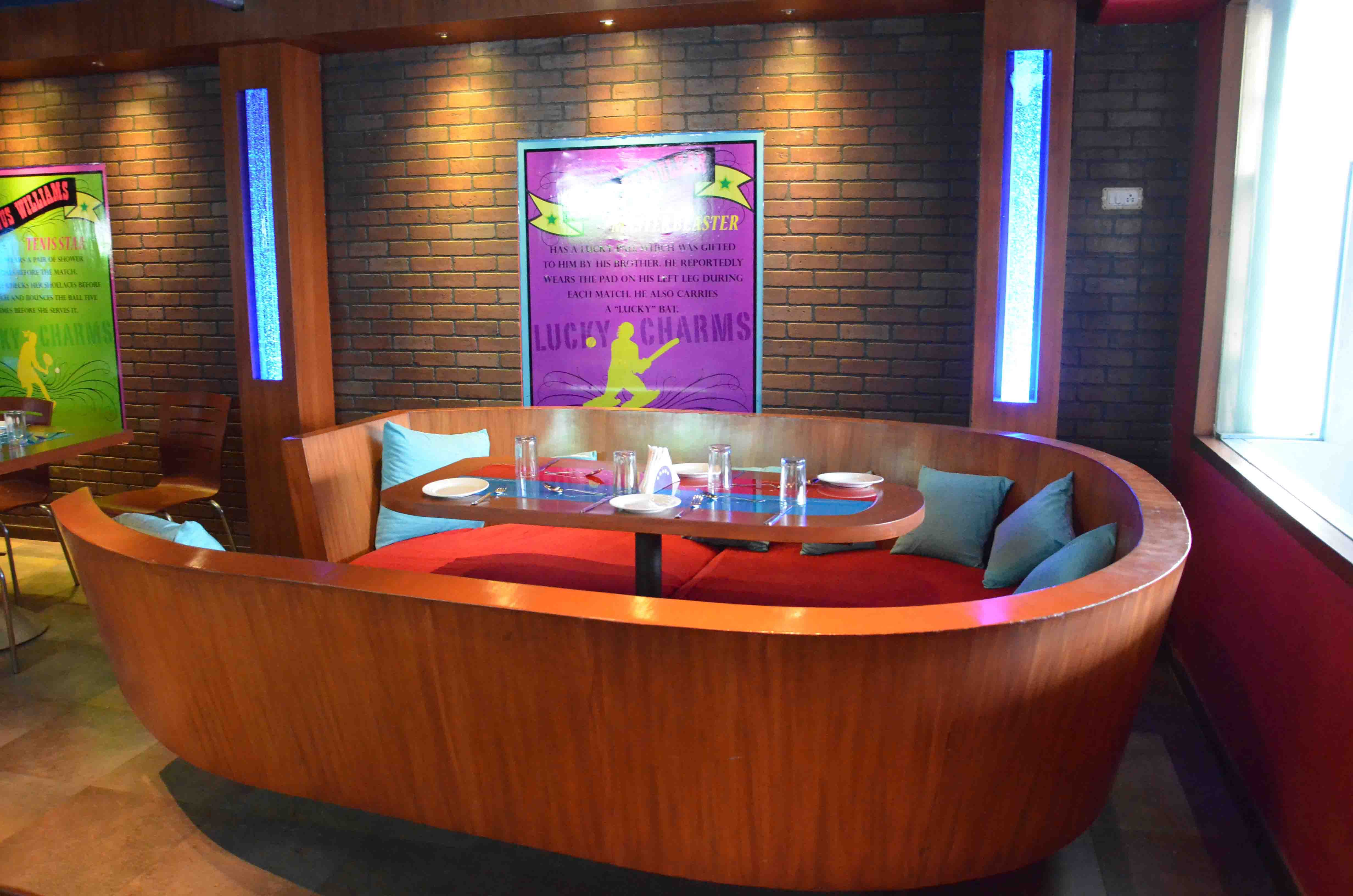 Round About Bar and Kitchen - Khar - Mumbai Image