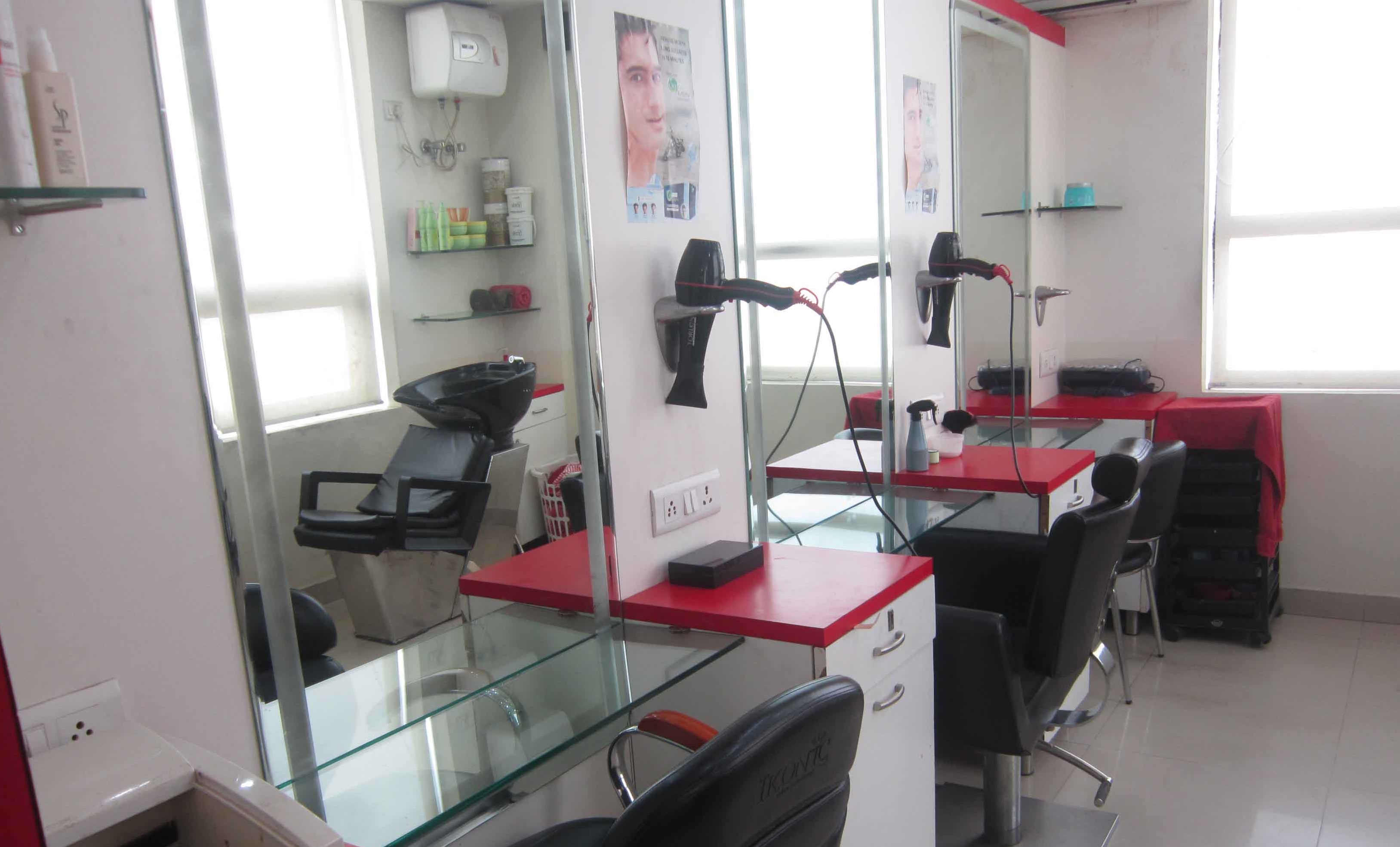 Glitters Unisex Salon - Palam Vihar - Gurgaon Image