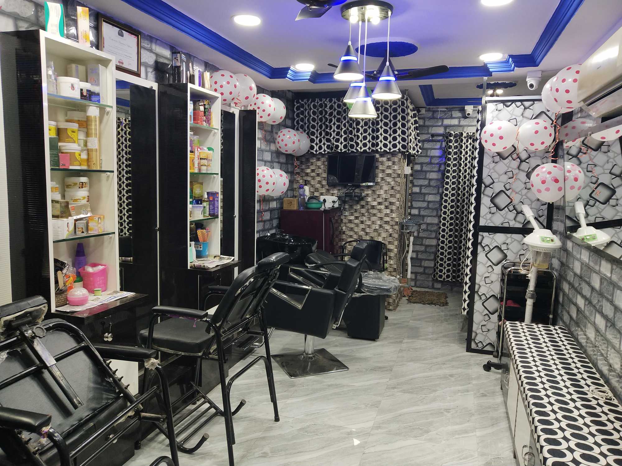 Annettes Salon - Kolbad Road - Thane Image