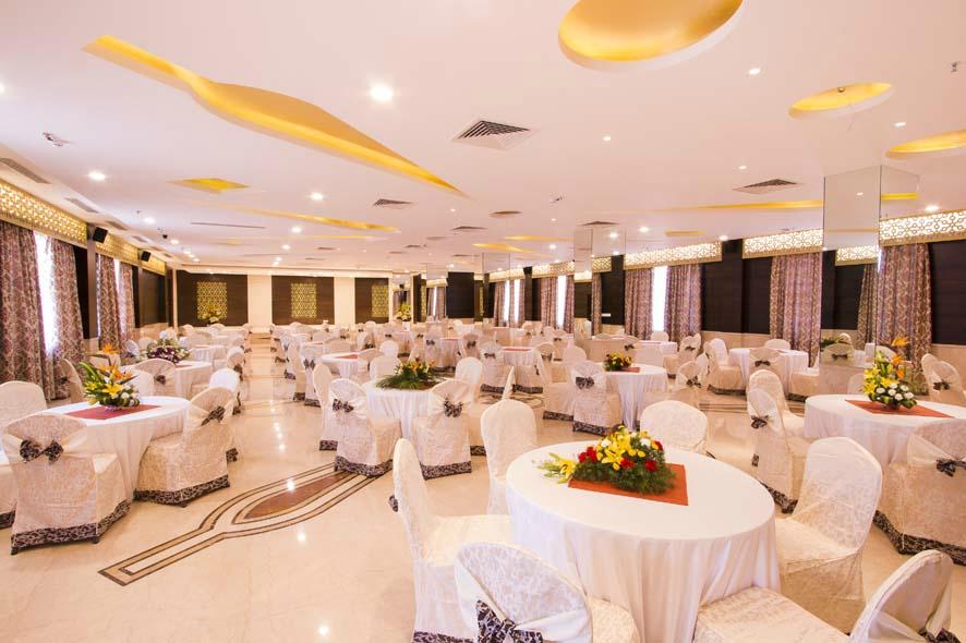 The President Hotel - P B Road - Road Image