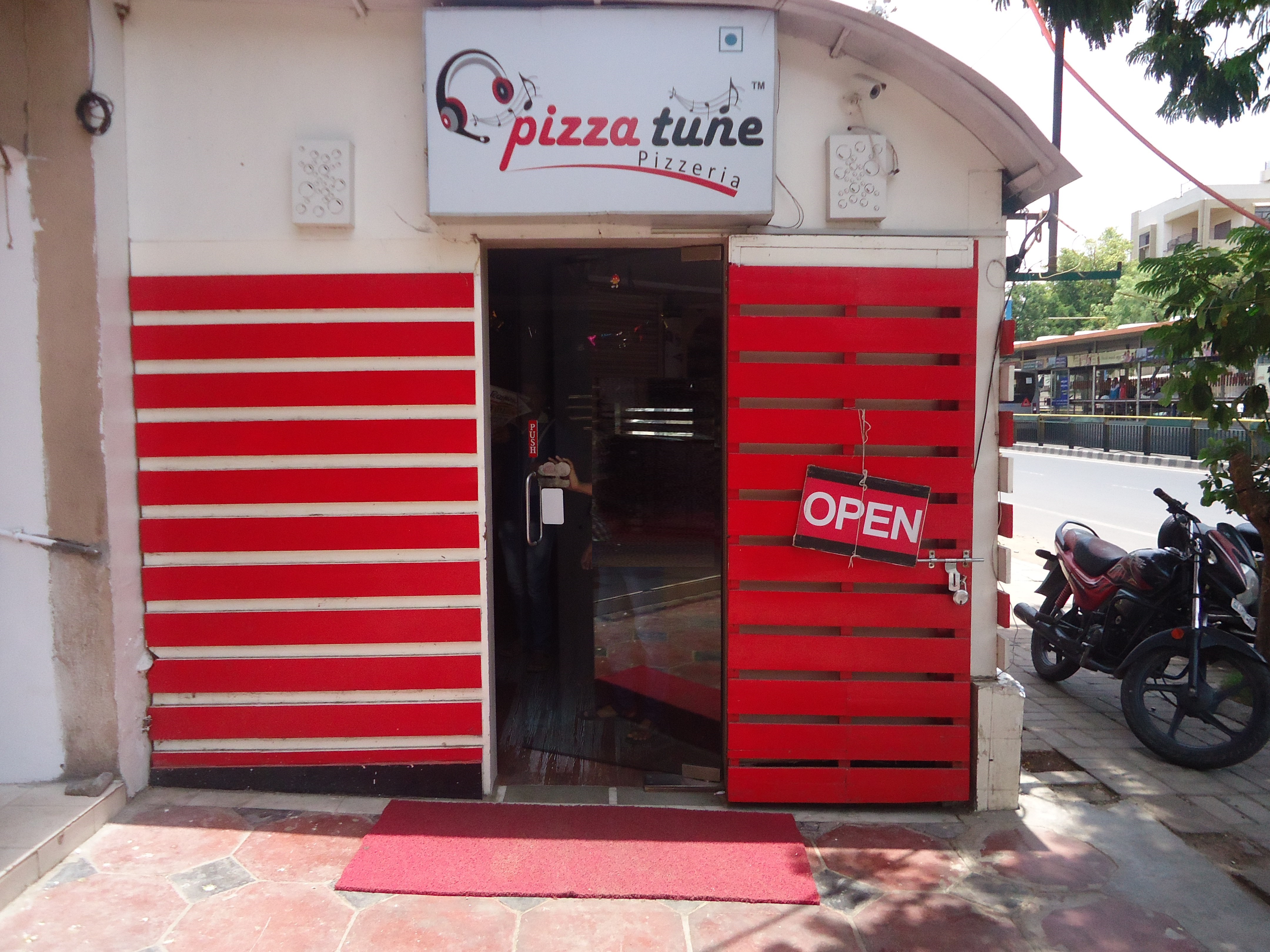 Pizza Tune - Ambawadi - Ahmedabad Image