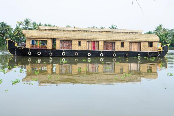 Tharangini Houseboats - Punnamada - Alappuzha Image
