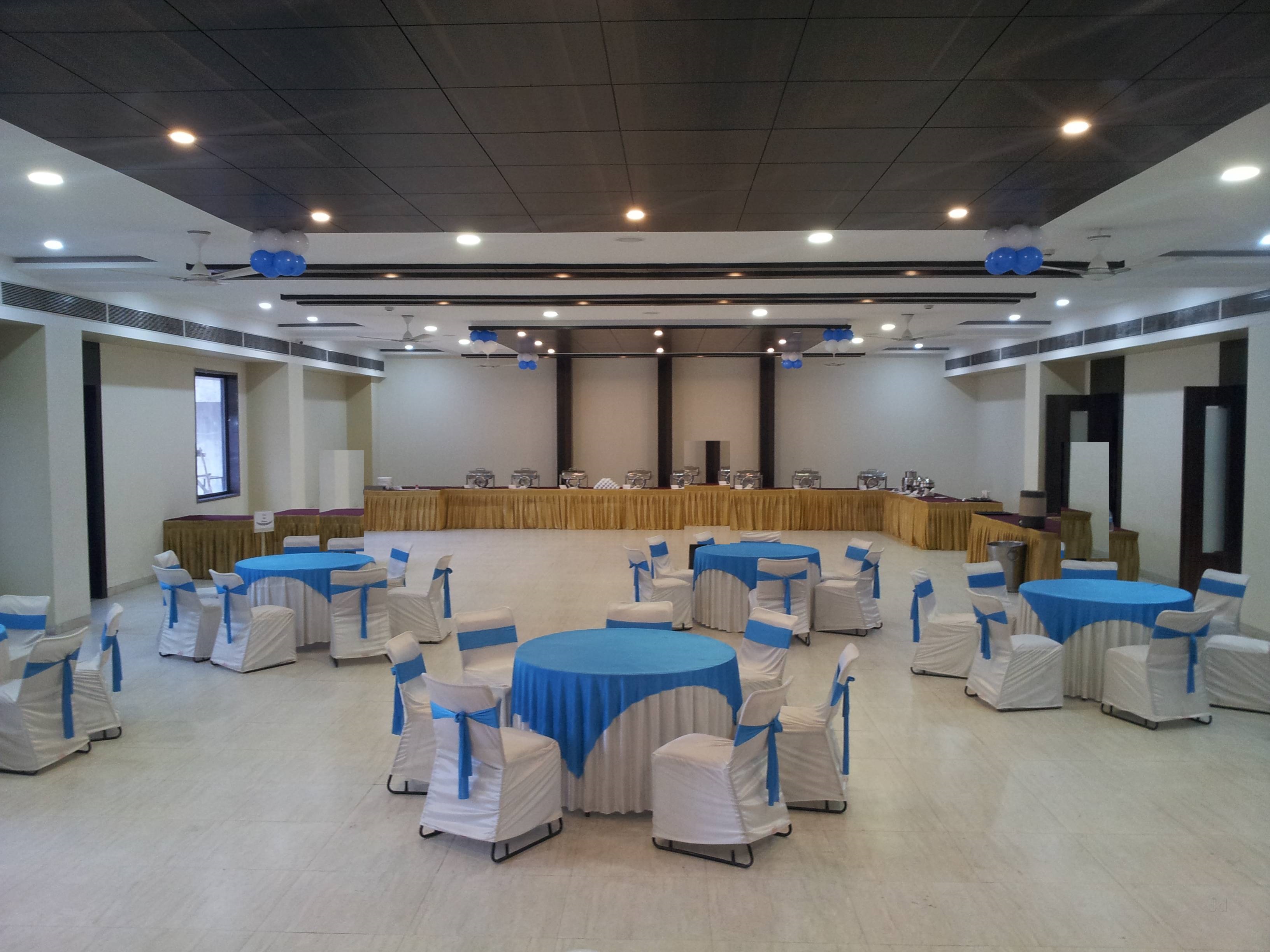 Hotel Bee Town - Rajendra Nagar - Indore Image