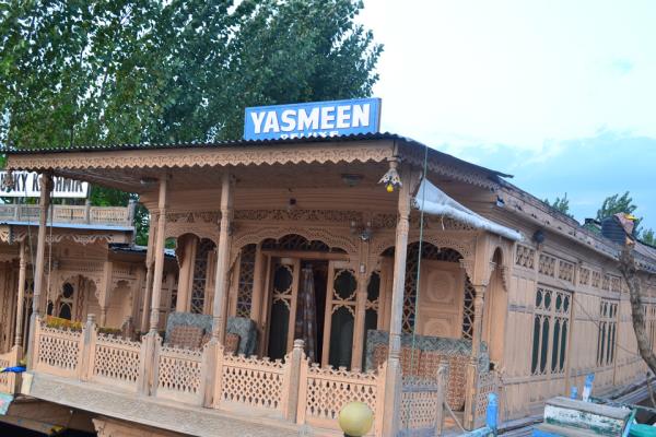 Yasmeen Houseboat - Dal Lake - Srinagar Image