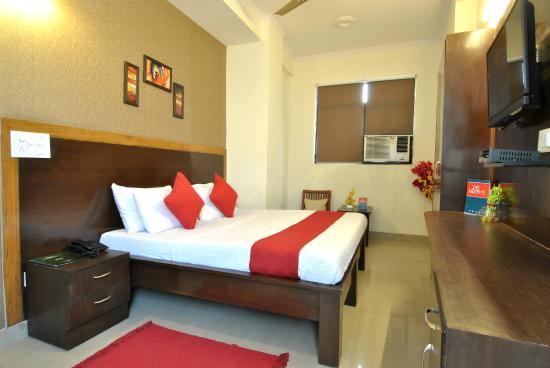 Hotel B and B Inn - Sector 61 - Noida Image