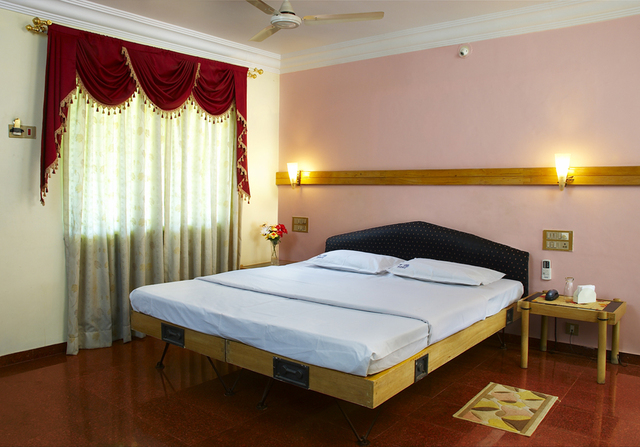 Hotel Madhuvan International - Sholapur - Vijayapura Image