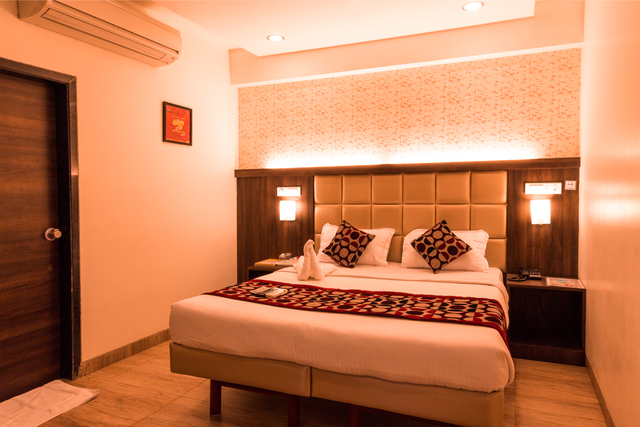 OYO Premium - CBD Belapur - Navi Mumbai Image