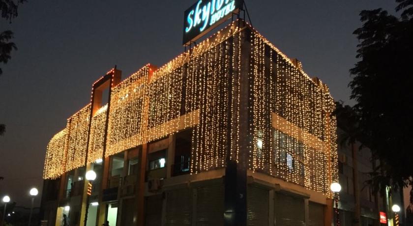 Skylon Hotel - Sector 26 - Gandhinagar Image