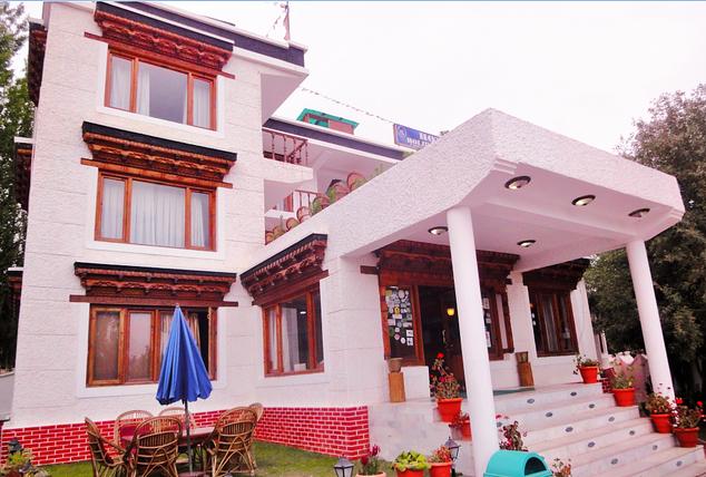 Royal Holiday Ladakh - Chanspa Road - Leh Image