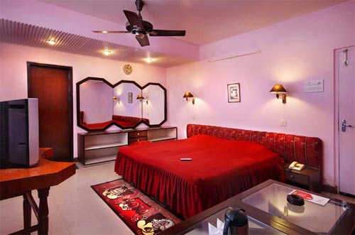 Hotel Meera Inn Deluxe - Mall Road - Kanpur Image