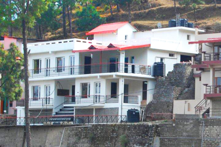 Captain's Nest - Khajret - Kasauli Image