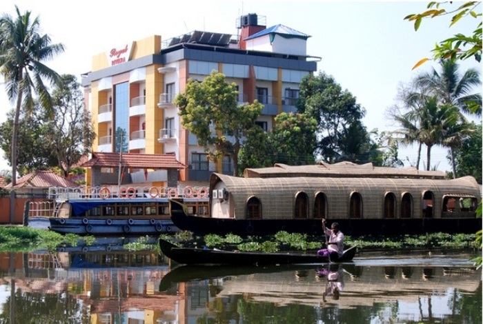 Royal Riviera Hotel & Resort - Cheepunkal - Kumarakom Image