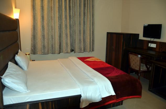 Hotel Heera Continental - Dampier Nagar - Mathura Image