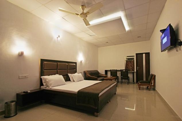 Hotel Kings Retreat - Baradari - Patiala Image