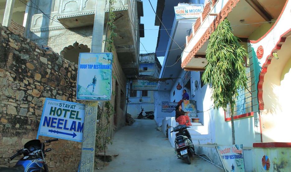 Sun n Moon - Brahma Temple Road - Pushkar Image