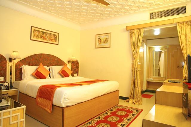 Golden View Hotel - Durga Mandir Gali - Rudrapur Image