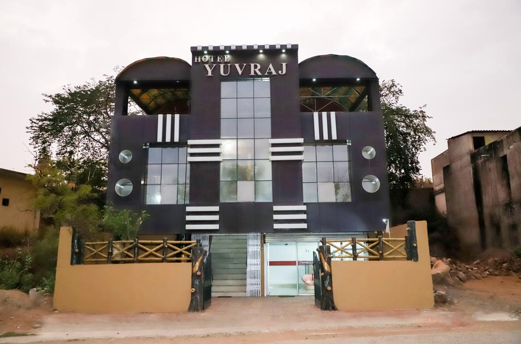 Hotel Yuvraj - Tikamgarh - Orchha Image