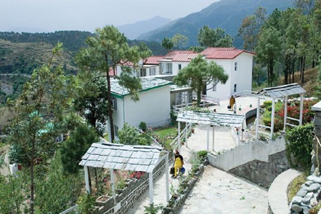 Zurich Resorts - Cart Road - Solan Image