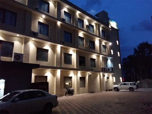 Hotel Batra Continental - Jattan Mohalla - Hoshiarpur Image