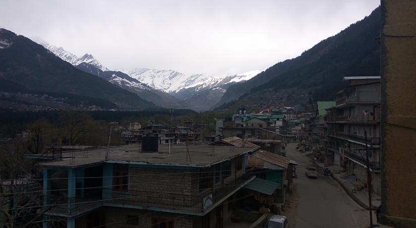 Tastefully Designed Rooms in Aleo - Manali Image