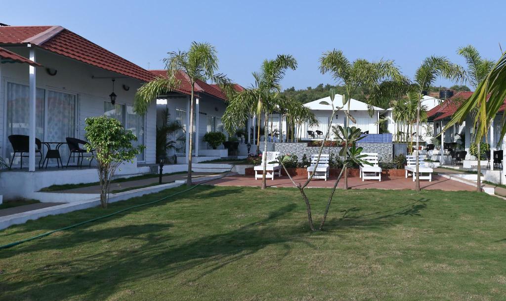 Treebo Pebble Shore Resort - Goa Image