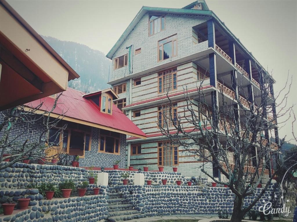 Naina Resort & Cottages - Manali Image