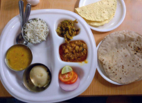 New Lucky Restaurant - Lal Darwaja - Ahmedabad