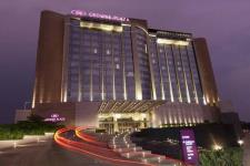 Aroma Lounge & Deli - Crowne Plaza Kochi - Marad - Kochi