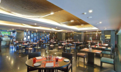 Sky Grill Lounge Bar & Restaurant- Crowne Plaza Kochi - Marad - Kochi