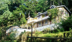 Oak Valley Retreat - Monastery Road - Pelling