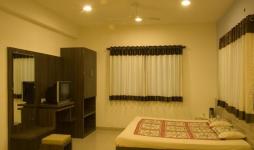 Hotel Golden Tower - Parisarmhow Road - Ratlam
