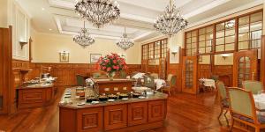 The Restaurant - The Oberoi Cecil - Longwood - Shimla