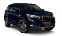Mahindra XUV700 AX 3 Petrol MT 5 STR